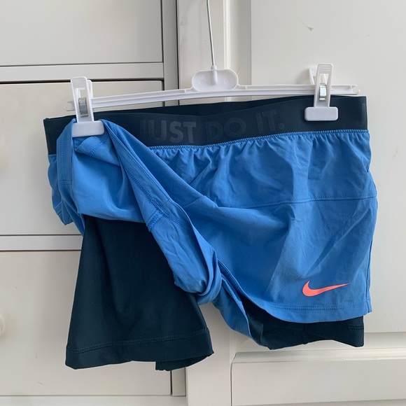 Nike 2-in-1 shorts - Picture 3 of 3